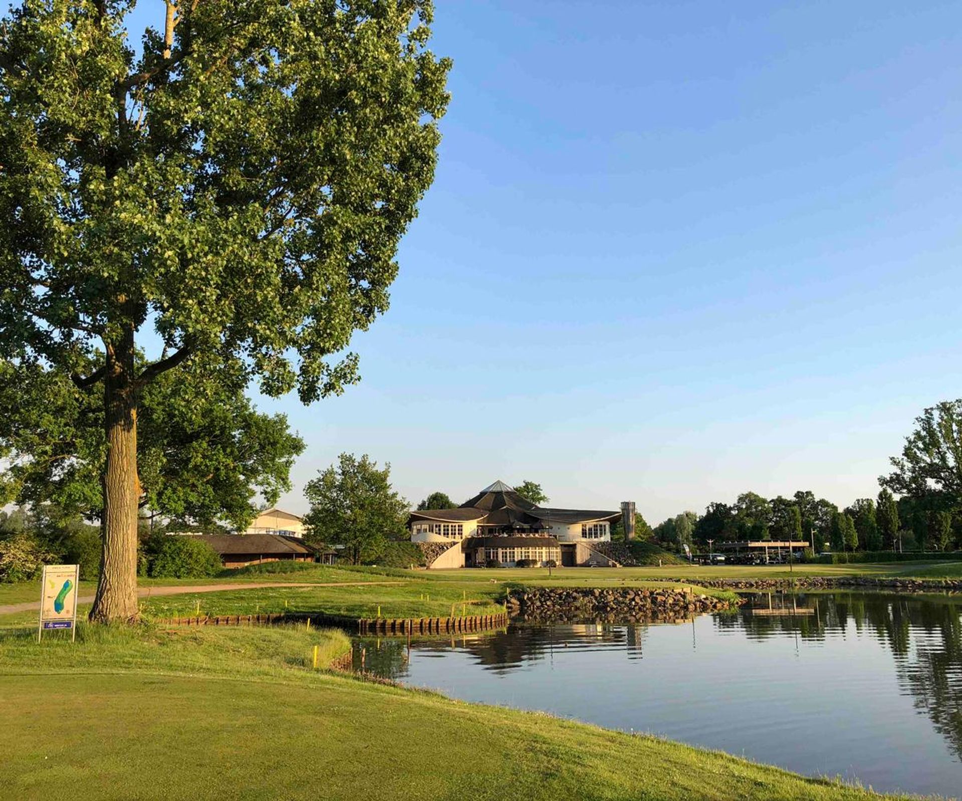 View of the clubhouse at Millennium Golf (photo credits, member BartBikker)